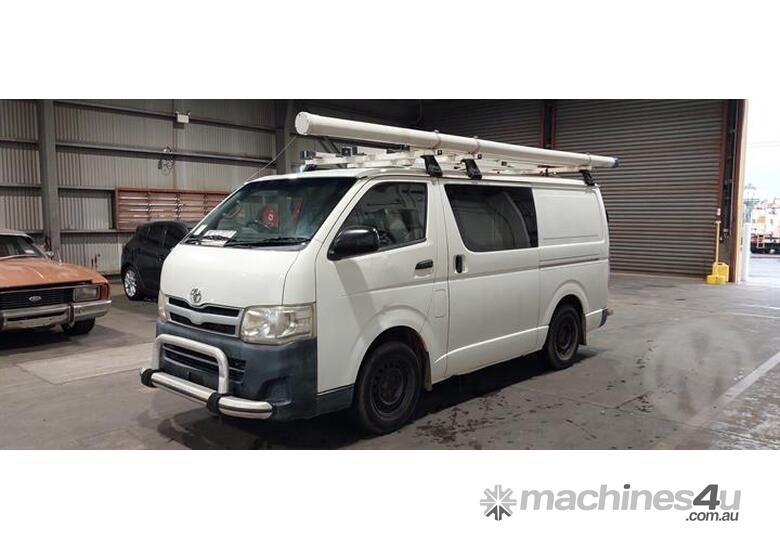caption Toyota Hiace 200