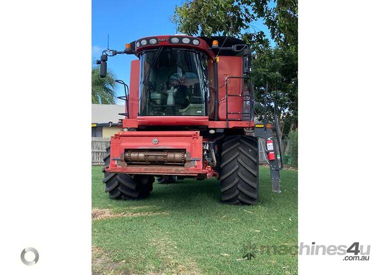 caption CASE IH 8230 Combine Harvester