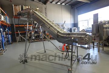 Incline Cleated Belt Conveyor, 3950mm L x 500mm W x 2600mm H