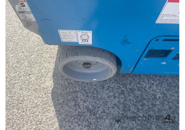 caption GENIE USED 19FT ELECTRIC SCISSOR LIFT