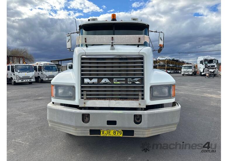 caption 2000 Mack CH Fleetliner Tipper