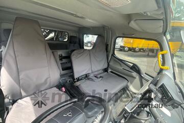 2018 Mitsubishi Canter 7/800 Crew Cab Service Body / Crane Truck 2018 Mitsubishi Canter 7/800 Crew Cab Service Body / Crane Truck