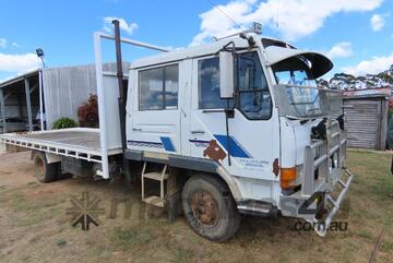 MITSUBISHI FK415 (1989) TRUCK AND CRATE