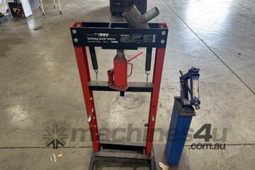 12000Kg Shop Press and A Pedestal Jack
