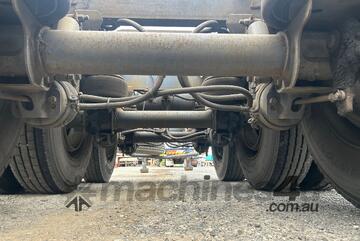 2001 Maxitrans ST3 Tri Axle Skel Trailer