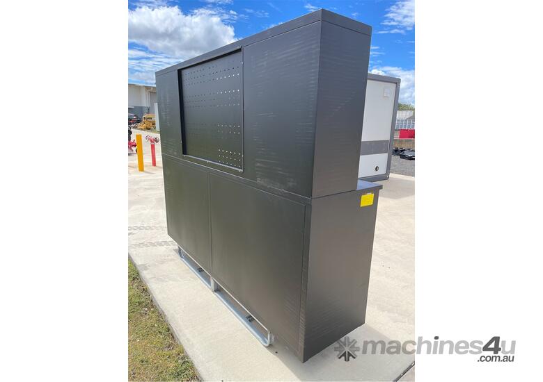 Unused 18 Drawer Work Bench / Tool Cabinet