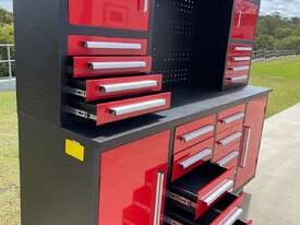 Unused 18 Drawer Work Bench / Tool Cabinet - picture0' - Click to enlarge