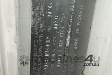 Hino 2006   FD Curtainsider