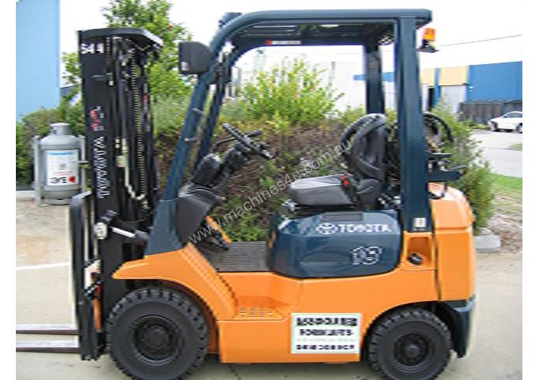 caption TOYOTA 42-7FG18 LPG forklift with **LOW Hours**