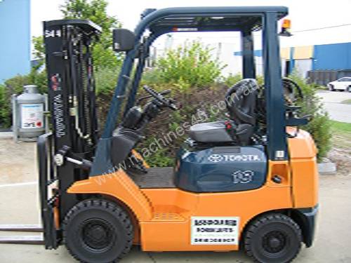 TOYOTA 42-7FG18  LPG forklift with **LOW Hours**