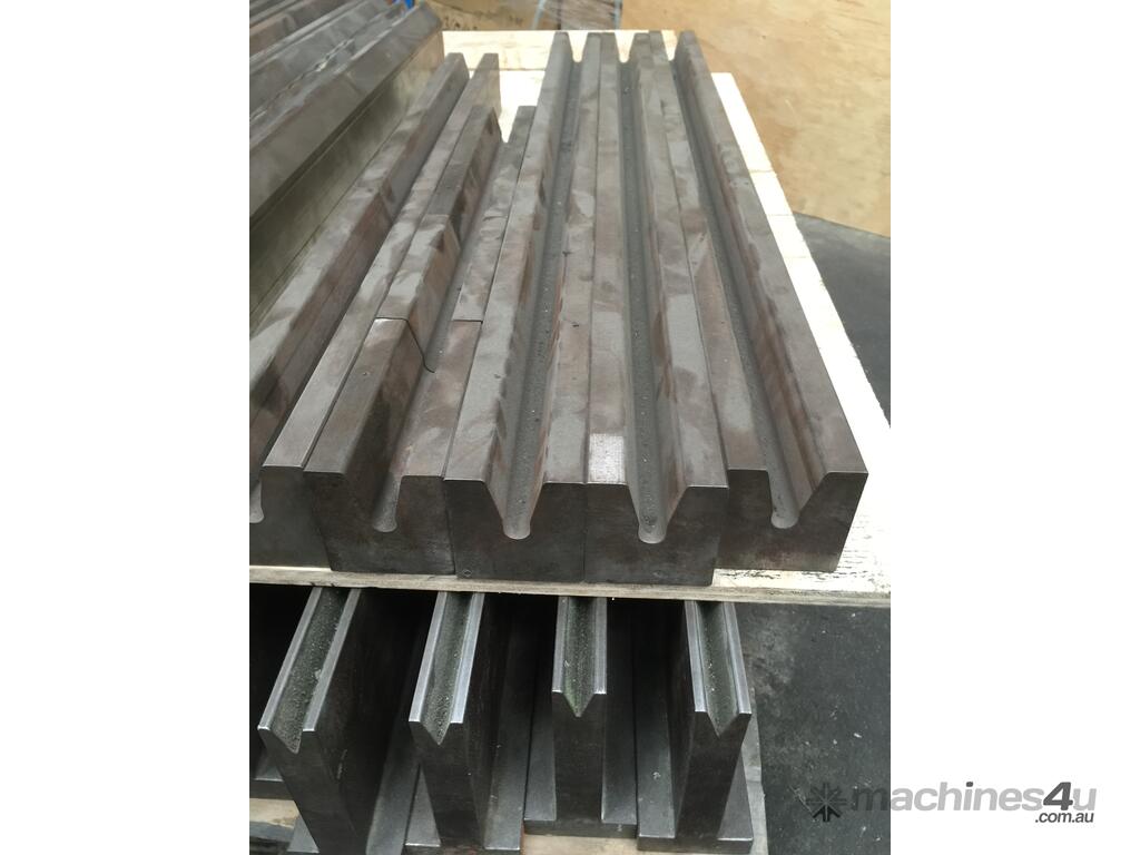 Used 2002 fm tool & gauge 22MM WIDE VEE RADUIS TOOLING 835mm long 1