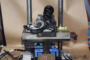 PRESS BENCH BOLSTER linear bearing guide PRESS BENCH BOLSTER linear bearing guide