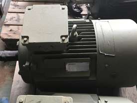18.5 kw 25 hp 4 pole 415 v TECO Electric Motor - picture0' - Click to enlarge