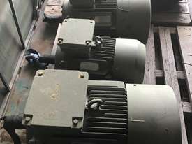 18.5 kw 25 hp 4 pole 415 v TECO Electric Motor - picture2' - Click to enlarge