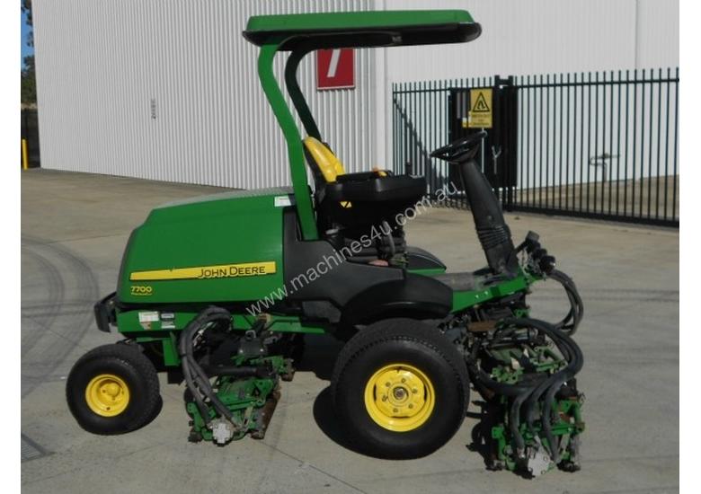 caption John Deere 7700 Golf Fairway mower Lawn Equipment
