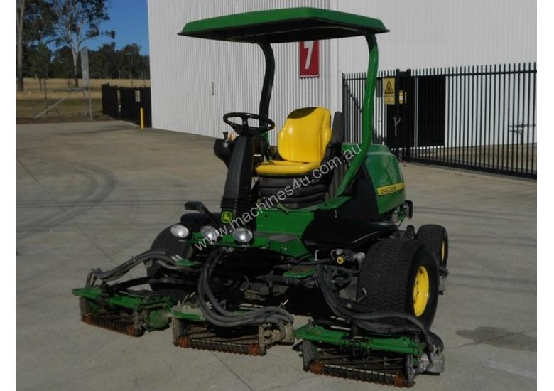 caption John Deere 7700 Golf Fairway mower Lawn Equipment