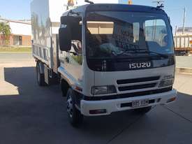 Isuzu Tipper Truck - picture2' - Click to enlarge