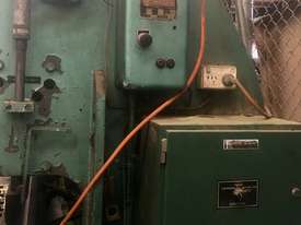 Used Hydrabend press brake/press folder/ mechanical press/ pan brake 60 tonne ( has tooling) - picture2' - Click to enlarge