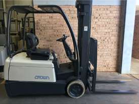 Forklift CROWN SC4500 1.5ton 4.8m Container Mast Side Shift 3 Wheel    Great battery ! Tested - picture0' - Click to enlarge