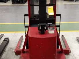 Crown 1T Used Electric Walkie Stacker 20MT - picture0' - Click to enlarge