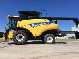 New Holland CR8090 Header(Combine) Harvester/Header - picture0' - Click to enlarge