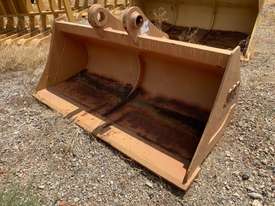 SKID STEER BATTER BUCKET TO SUIT HITACHI/CASE/JCB/DAEWOO - picture0' - Click to enlarge