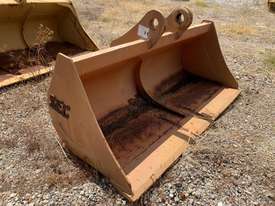 SKID STEER BATTER BUCKET TO SUIT HITACHI/CASE/JCB/DAEWOO - picture1' - Click to enlarge