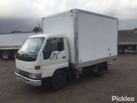 2001 Toyota Dyna - picture2' - Click to enlarge