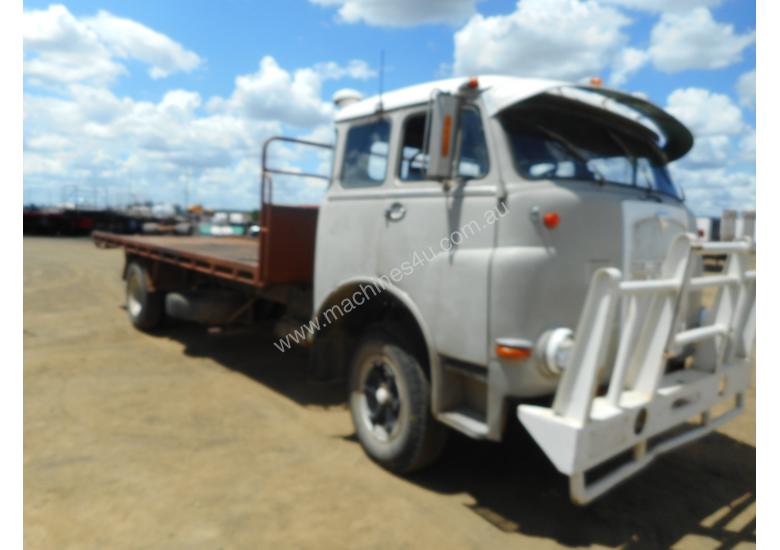 caption MAN 7215 FCS Tray Truck