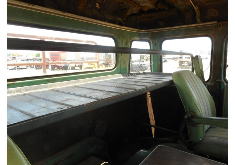 caption MAN 7215 FCS Tray Truck