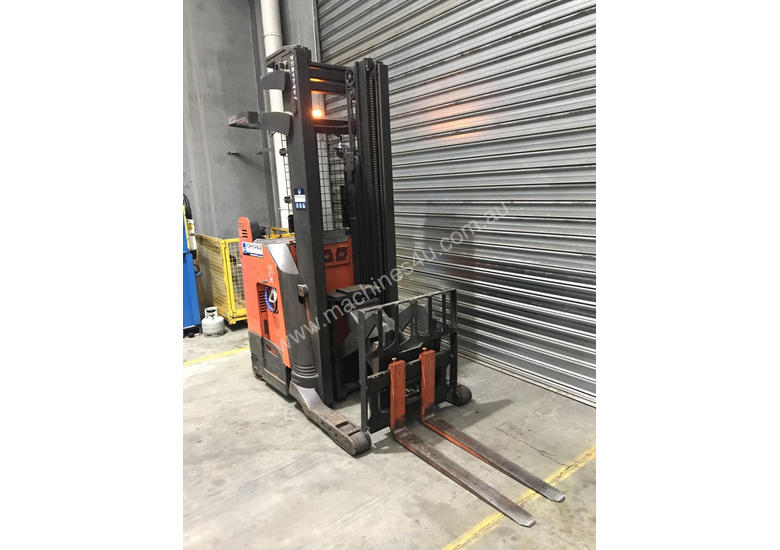 caption Raymond 7400 Reach Forklift Forklift