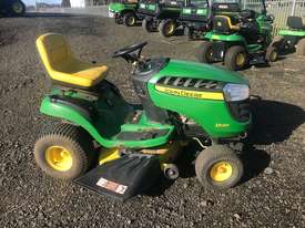 John Deere D120 Lawn Tractor - picture0' - Click to enlarge
