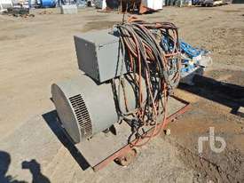 LINCOLN SAE400 Welder - picture0' - Click to enlarge