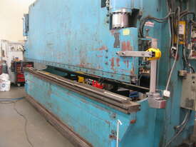 Australian made 4.9metre x 160 Ton Hydraulic Pressbrake with Australian CNC Controller - picture2' - Click to enlarge