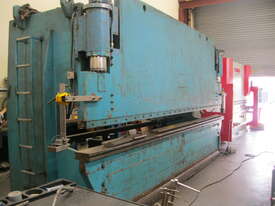 Australian made 4.9metre x 160 Ton Hydraulic Pressbrake with Australian CNC Controller - picture0' - Click to enlarge