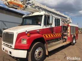 1998 Freightliner FL80 - picture2' - Click to enlarge