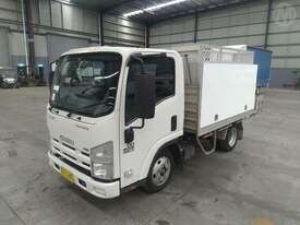 Isuzu NLR200S - picture1' - Click to enlarge