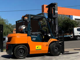 Toyota 3.5T Gas Forklift 7FG35 for HIRE from $290pw + GST - picture0' - Click to enlarge