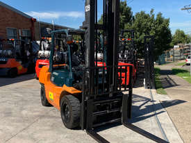 Toyota 3.5T Gas Forklift 7FG35 for HIRE from $290pw + GST - picture1' - Click to enlarge