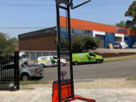 Linde 1.2T Walkie Stacker FOR SALE - picture0' - Click to enlarge