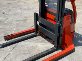 Linde 1.2T Walkie Stacker FOR SALE - picture1' - Click to enlarge