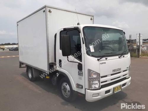 2013 Isuzu NPR 275 SWB