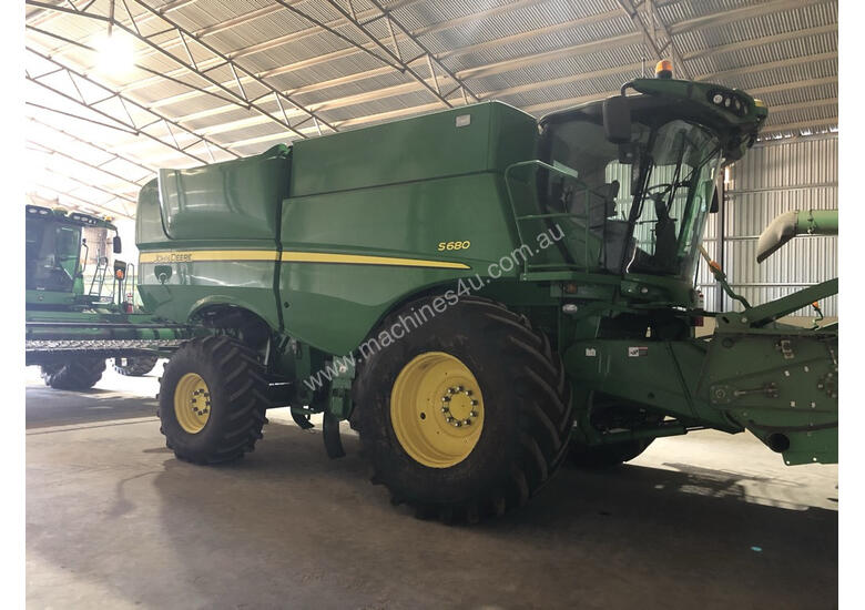 caption John Deere S680 Header(Combine) Harvester/Header