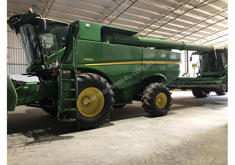 caption John Deere S680 Header(Combine) Harvester/Header