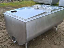 1,150lt STAINLESS STEEL TANK, MILK VAT - picture2' - Click to enlarge