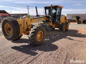 2010 John Deere 672D - picture2' - Click to enlarge