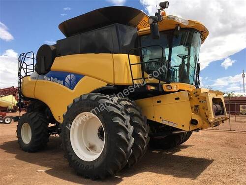 New Holland CR9070 No Front in WA