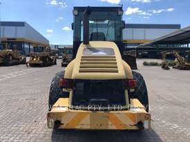 CATERPILLAR CS573E Vibratory Single Drum Smooth - picture2' - Click to enlarge