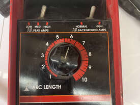 Lincoln Electric MIG PULSER IM555  - picture1' - Click to enlarge