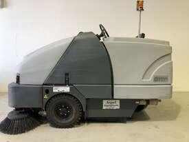 Nilfisk SR1601 LPG sweeper - picture0' - Click to enlarge